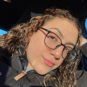 Meet your Posher, Alejandra